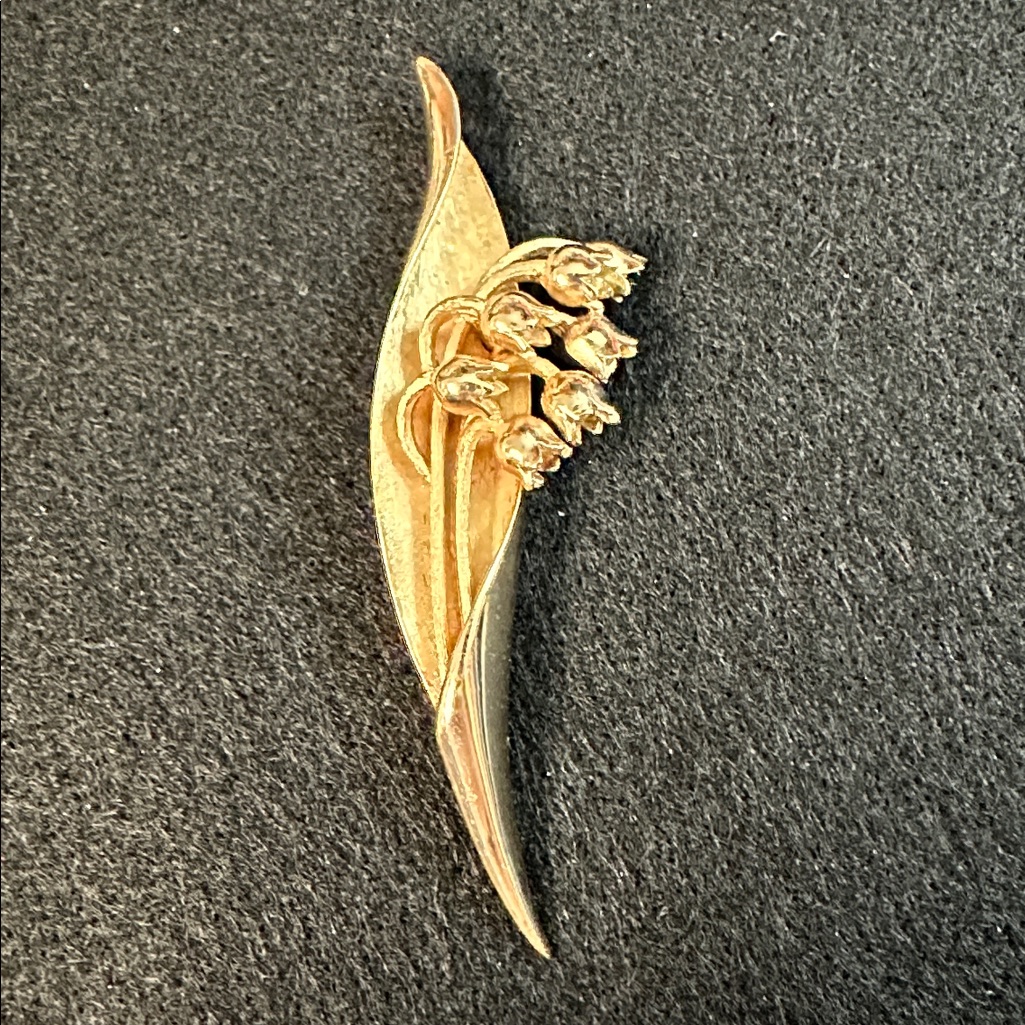 15- Crown Trifari Vintage Gold Lily Of Valley Brooch Goldtone